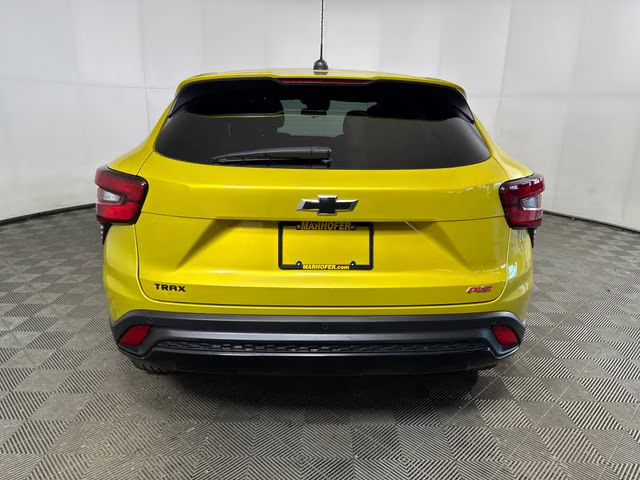 2025 Nitro Yellow Metallic Chevrolet Trax 1RS FWD SUV