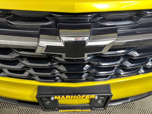 2025 Nitro Yellow Metallic Chevrolet Trax 1RS FWD SUV