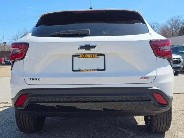 2026 Summit White Chevrolet Trax 1RS FWD SUV