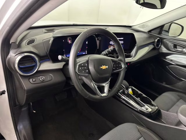 2025 Summit White Chevrolet Trax LT FWD SUV