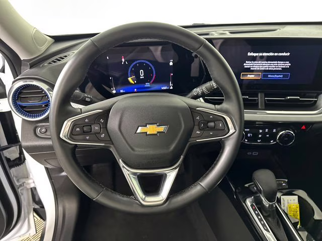 2025 Summit White Chevrolet Trax LT FWD SUV