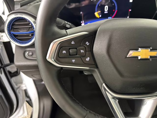 2025 Summit White Chevrolet Trax LT FWD SUV