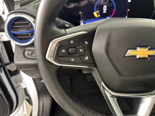 2025 Summit White Chevrolet Trax LT FWD SUV