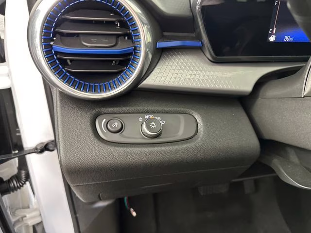 2025 Summit White Chevrolet Trax LT FWD SUV