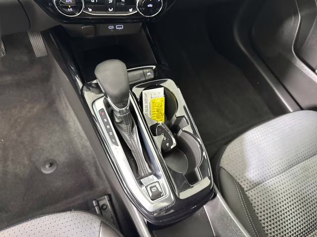 2025 Summit White Chevrolet Trax LT FWD SUV