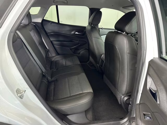 2025 Summit White Chevrolet Trax LT FWD SUV