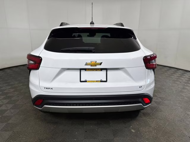 2025 Summit White Chevrolet Trax LT FWD SUV