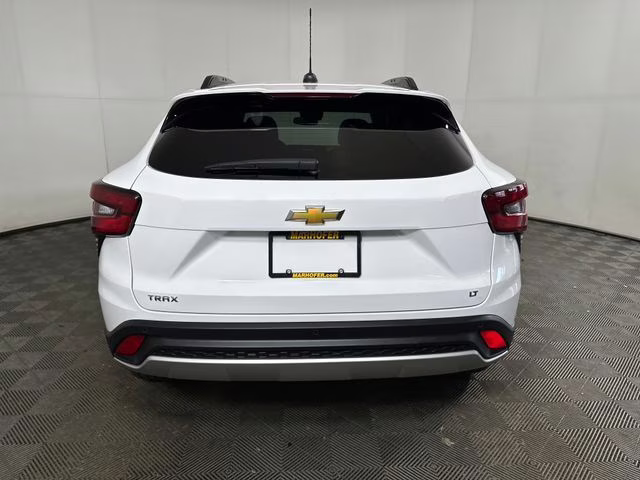 2025 Summit White Chevrolet Trax LT FWD SUV