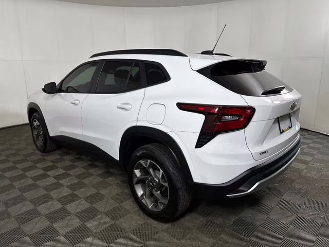 2025 Summit White Chevrolet Trax LT FWD SUV