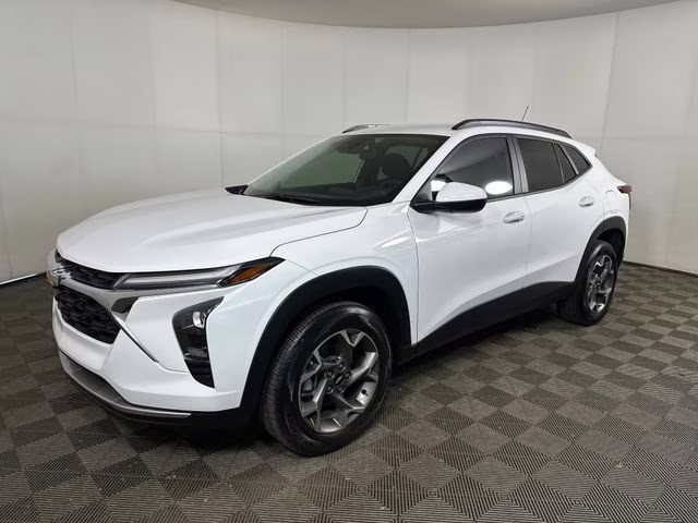 2025 Summit White Chevrolet Trax LT FWD SUV