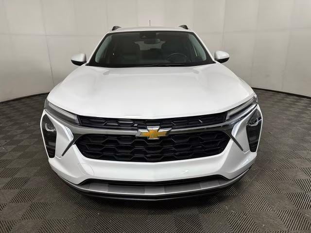 2025 Summit White Chevrolet Trax LT FWD SUV