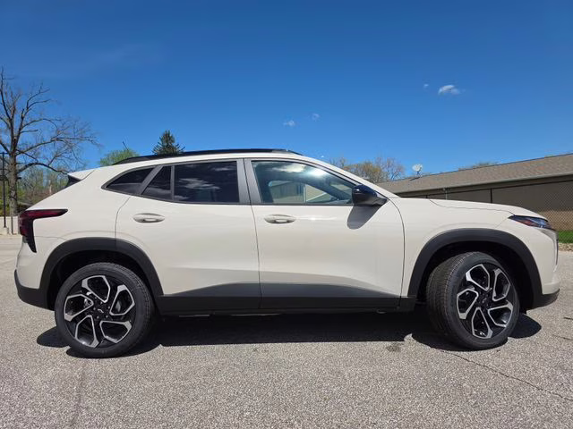 2026 White Sands Chevrolet Trax 2RS FWD SUV
