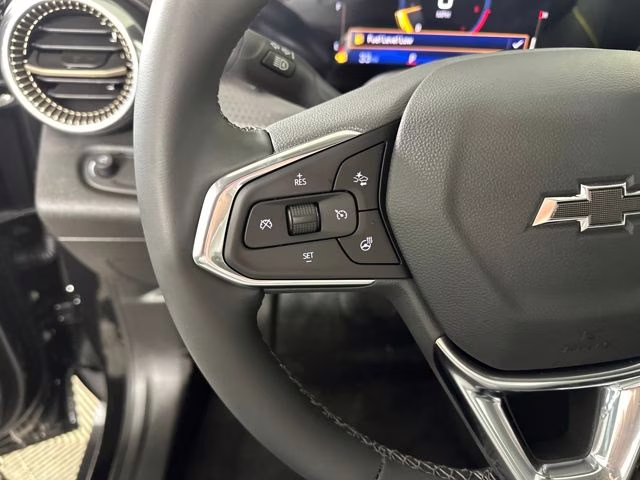 2025 Mosaic Black Metallic Chevrolet Trax ACTIV FWD SUV
