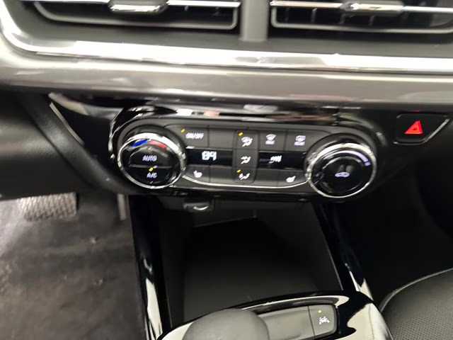 2025 Mosaic Black Metallic Chevrolet Trax ACTIV FWD SUV