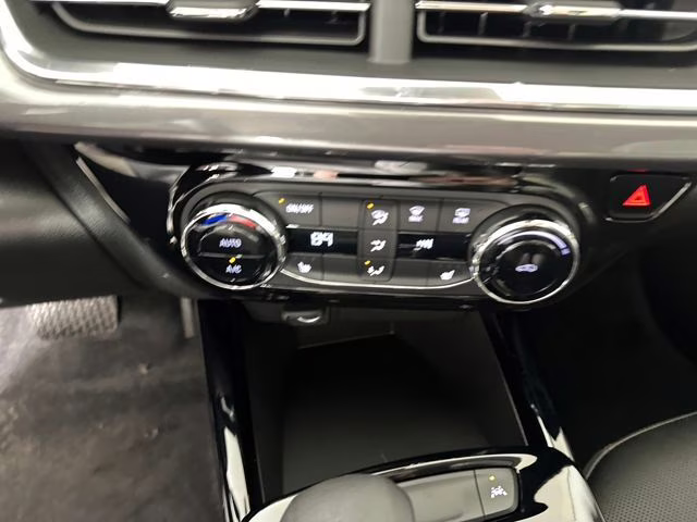 2025 Mosaic Black Metallic Chevrolet Trax ACTIV FWD SUV