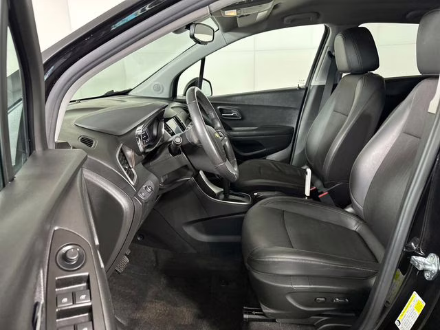 2022 Mosaic Black Metallic Chevrolet Trax LT AWD SUV