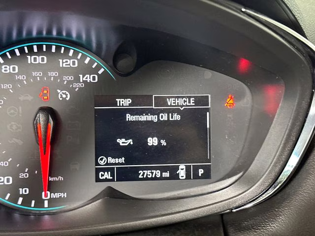 2022 Mosaic Black Metallic Chevrolet Trax LT AWD SUV