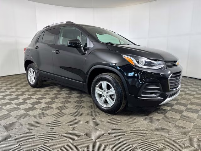 2022 Mosaic Black Metallic Chevrolet Trax LT AWD SUV