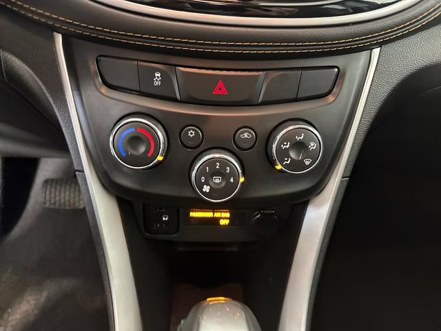 2022 Mosaic Black Metallic Chevrolet Trax LT AWD SUV