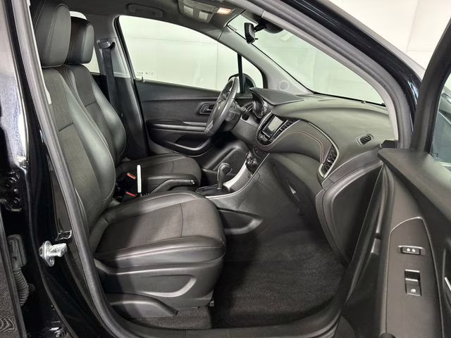 2022 Mosaic Black Metallic Chevrolet Trax LT AWD SUV