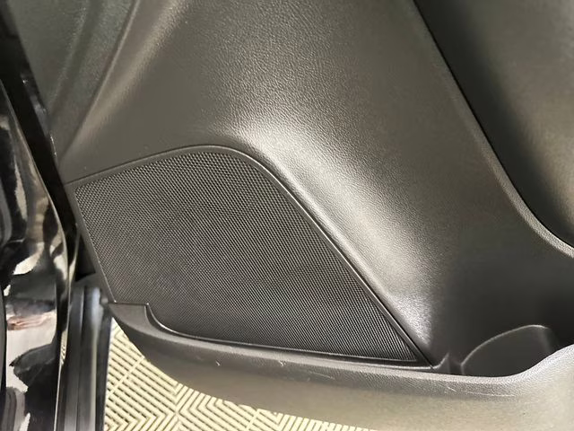 2022 Mosaic Black Metallic Chevrolet Trax LT AWD SUV