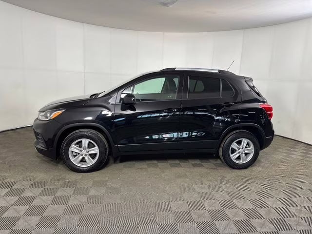 2022 Mosaic Black Metallic Chevrolet Trax LT AWD SUV