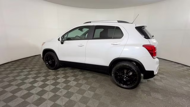 2022 Iridescent Pearl Tricoat Chevrolet Trax LT AWD SUV