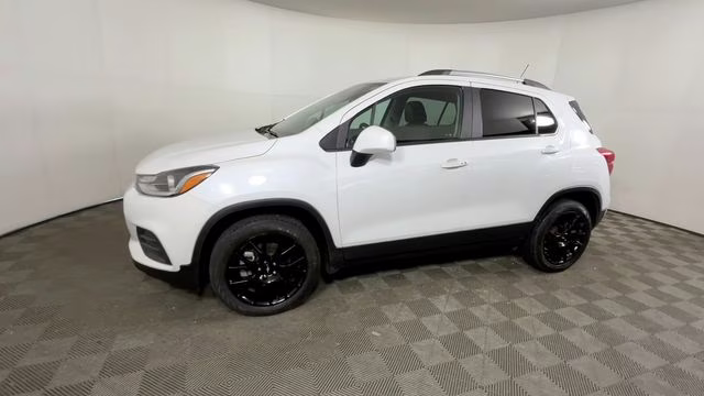 2022 Iridescent Pearl Tricoat Chevrolet Trax LT AWD SUV