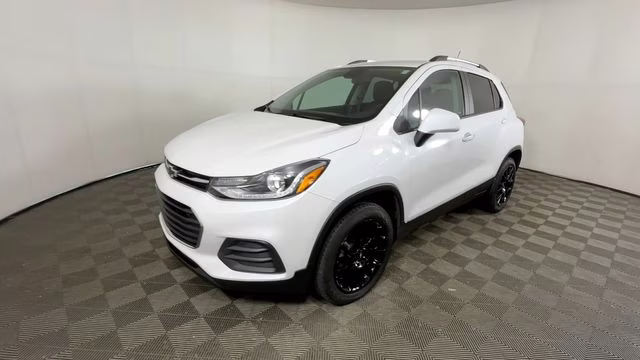 2022 Iridescent Pearl Tricoat Chevrolet Trax LT AWD SUV