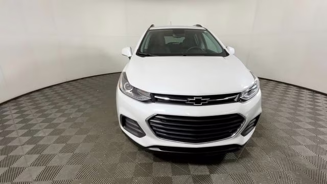 2022 Iridescent Pearl Tricoat Chevrolet Trax LT AWD SUV