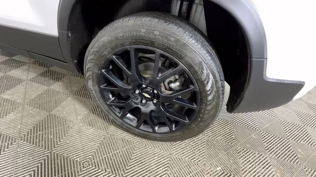 2022 Iridescent Pearl Tricoat Chevrolet Trax LT AWD SUV