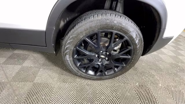 2022 Iridescent Pearl Tricoat Chevrolet Trax LT AWD SUV