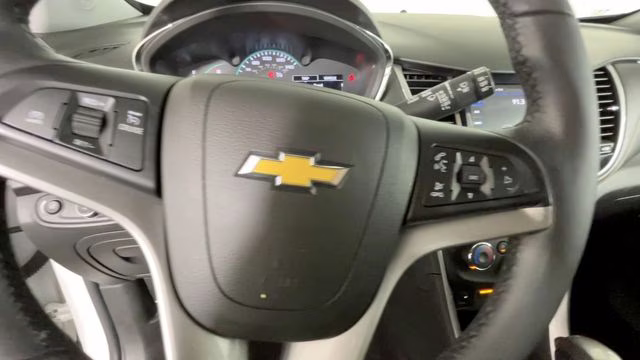 2022 Iridescent Pearl Tricoat Chevrolet Trax LT AWD SUV