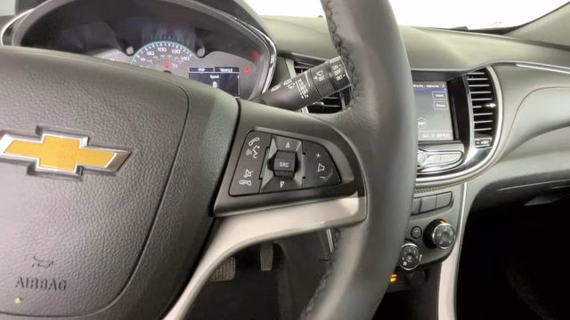 2022 Iridescent Pearl Tricoat Chevrolet Trax LT AWD SUV
