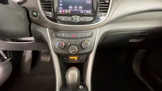 2022 Iridescent Pearl Tricoat Chevrolet Trax LT AWD SUV