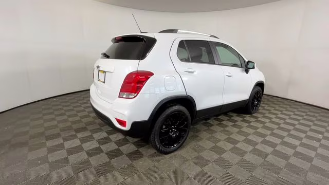 2022 Iridescent Pearl Tricoat Chevrolet Trax LT AWD SUV