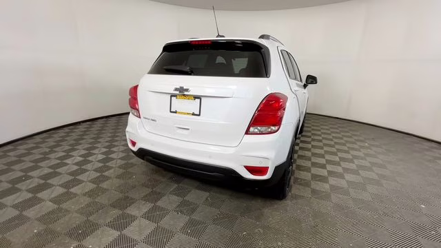 2022 Iridescent Pearl Tricoat Chevrolet Trax LT AWD SUV