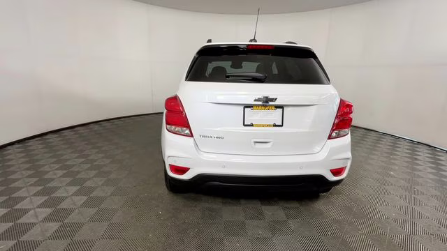 2022 Iridescent Pearl Tricoat Chevrolet Trax LT AWD SUV