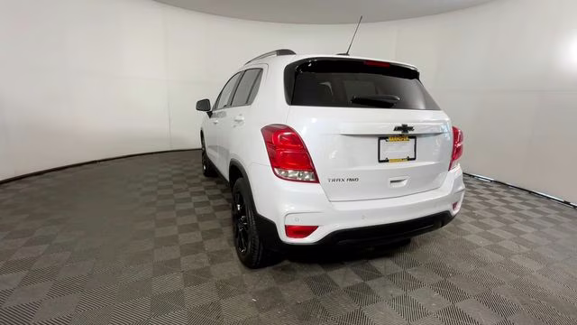 2022 Iridescent Pearl Tricoat Chevrolet Trax LT AWD SUV