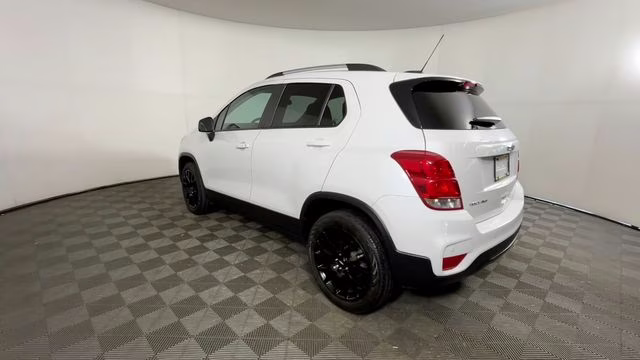 2022 Iridescent Pearl Tricoat Chevrolet Trax LT AWD SUV