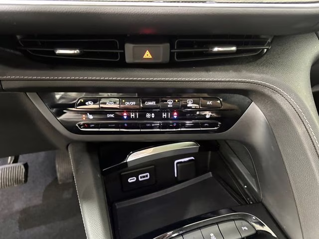 2022 Summit White Buick Envision Preferred FWD SUV