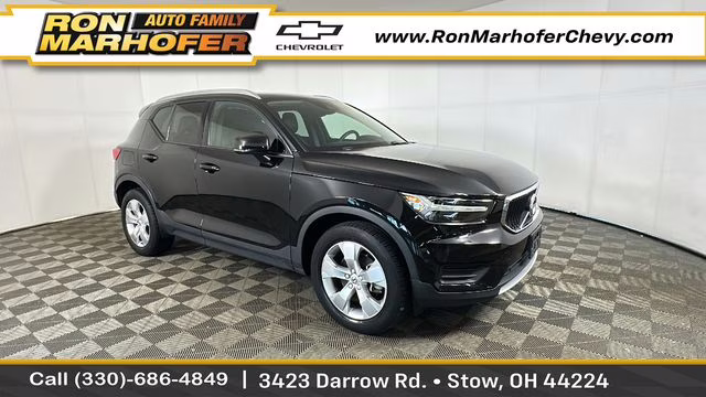 2022 Black Volvo XC40 Momentum AWD SUV