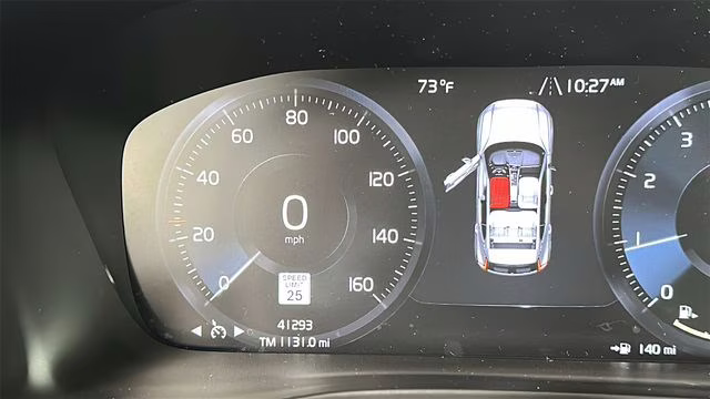2022 Black Volvo XC40 Momentum AWD SUV