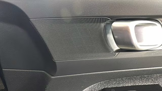 2022 Black Volvo XC40 Momentum AWD SUV