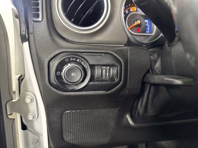 2020 Bright White Clearcoat Jeep Wrangler Unlimited Sahara 4X4 SUV
