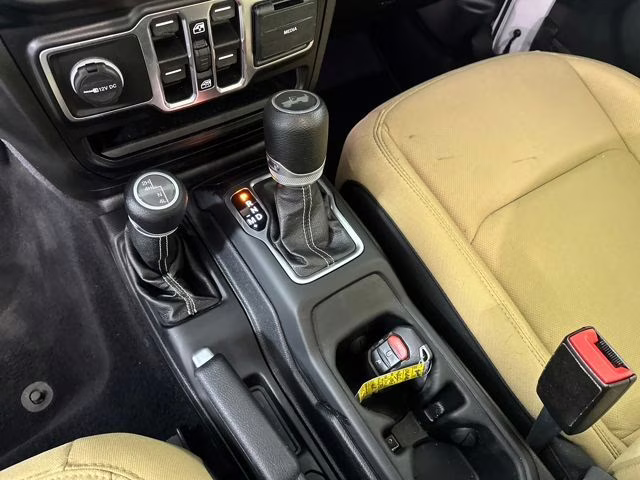 2020 Bright White Clearcoat Jeep Wrangler Unlimited Sahara 4X4 SUV