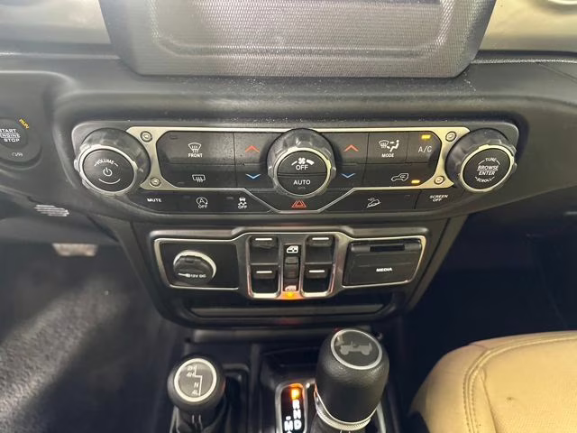 2020 Bright White Clearcoat Jeep Wrangler Unlimited Sahara 4X4 SUV