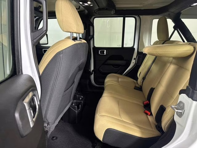 2020 Bright White Clearcoat Jeep Wrangler Unlimited Sahara 4X4 SUV