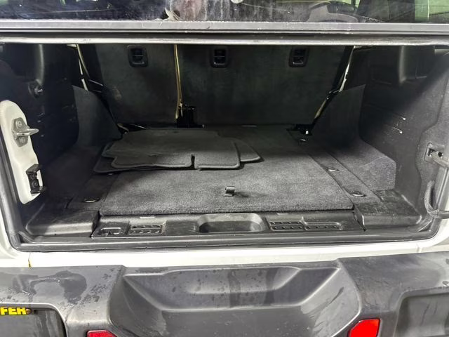 2020 Bright White Clearcoat Jeep Wrangler Unlimited Sahara 4X4 SUV