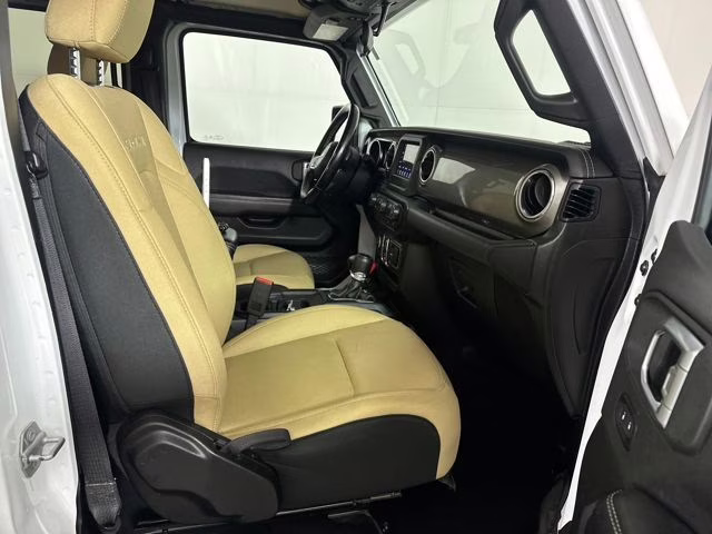 2020 Bright White Clearcoat Jeep Wrangler Unlimited Sahara 4X4 SUV